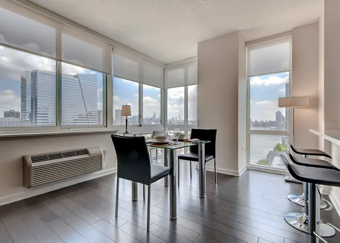 Global Luxury Suites At Newport
